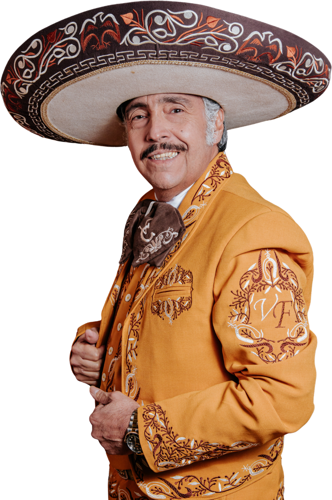 Danny Sol&iacute;s con traje de charro y sombrero, homenaje a Vicente Fern&aacute;ndez